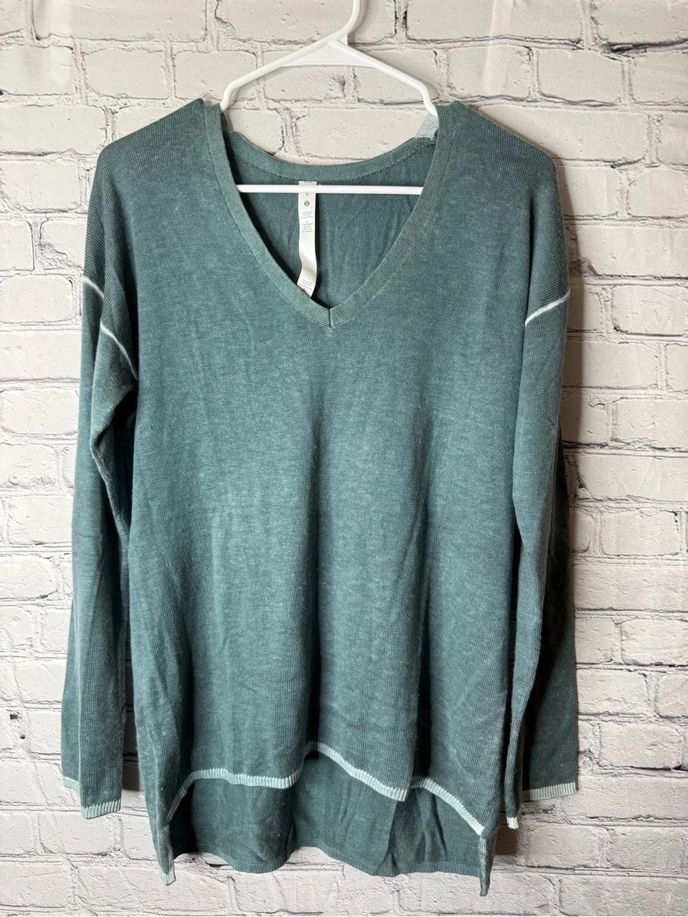 Lululemon cashlu v neck sweater size 6